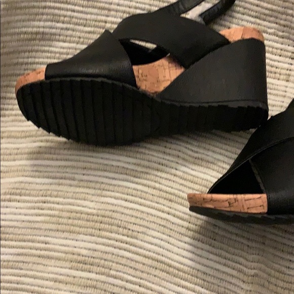 Loni’s Black - Picture 2 of 2